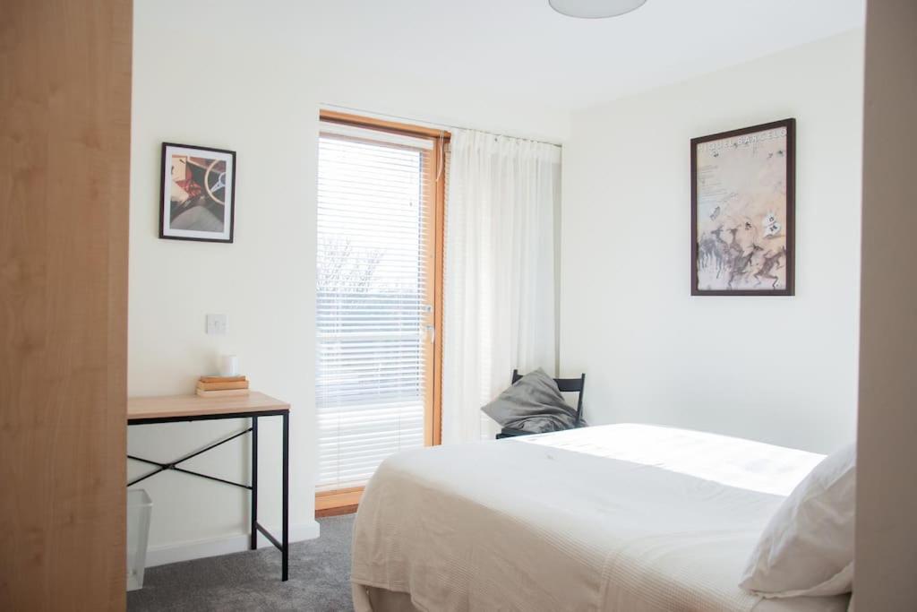 2 Bed 2 Bath Apartment With Canal View, Dublin