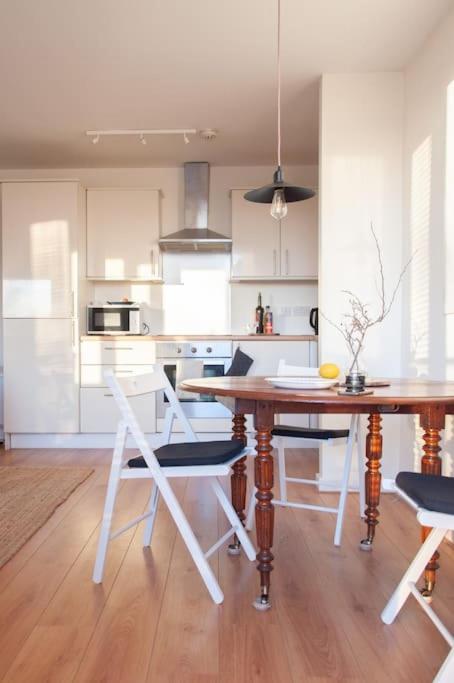 2 Bed 2 Bath Apartment With Canal View — Photos 3